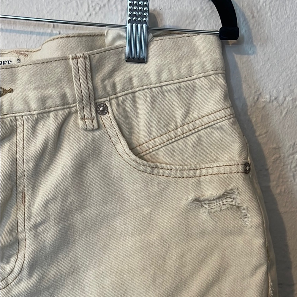 WE THE FREE PEOPLE  Women's Cream Distressed Denim Shorts - Picture 5 of 8